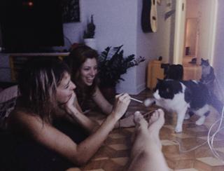 Bruna Linzmeyer feet photo thumbnail