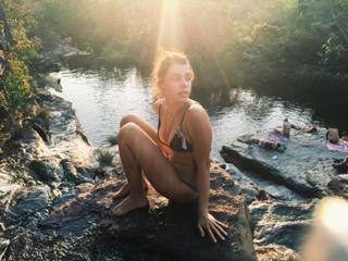 Bruna Linzmeyer feet photo thumbnail