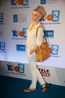 Bruna Linzmeyer feet photo thumbnail