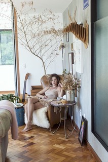 Bruna Linzmeyer feet photo thumbnail