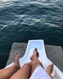 Bruna Linzmeyer feet photo thumbnail