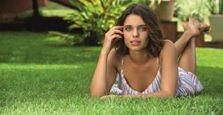 Bruna Linzmeyer feet photo thumbnail