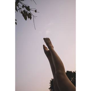 Bruna Linzmeyer feet photo thumbnail