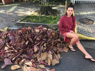 Bruna Linzmeyer feet photo thumbnail