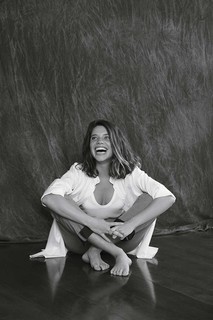 Bruna Linzmeyer feet photo thumbnail