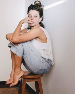 Bruna Linzmeyer feet photo thumbnail