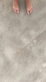 Bruna Linzmeyer feet photo thumbnail