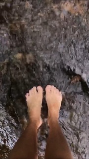 Bruna Linzmeyer feet photo thumbnail