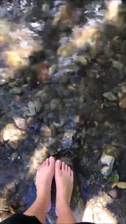 Bruna Linzmeyer feet photo thumbnail