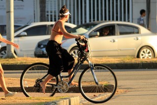 Bruna Linzmeyer feet photo thumbnail