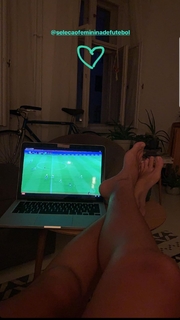 Bruna Linzmeyer feet photo thumbnail