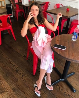 Bruna Linzmeyer feet photo thumbnail