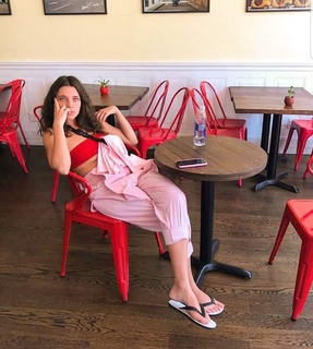 Bruna Linzmeyer feet photo thumbnail