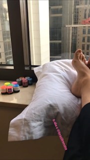 Bruna Linzmeyer feet photo thumbnail