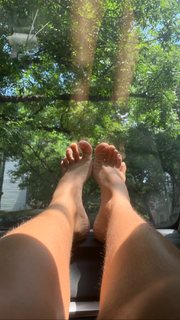 Bruna Linzmeyer feet photo thumbnail