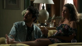 Bruna Linzmeyer feet photo thumbnail