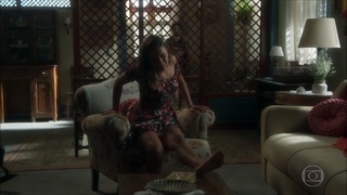 Bruna Linzmeyer feet photo thumbnail