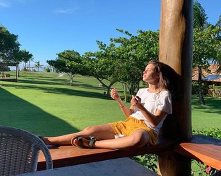 Bruna Linzmeyer feet photo thumbnail