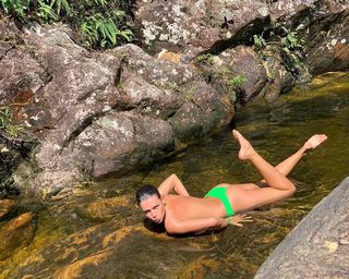 Bruna Linzmeyer feet photo thumbnail