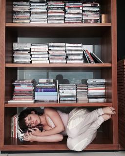 Bruna Linzmeyer feet photo thumbnail