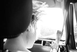 Bruna Linzmeyer feet photo thumbnail