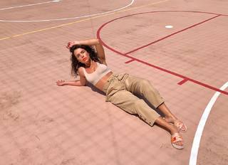 Bruna Linzmeyer feet photo thumbnail