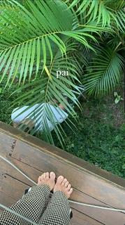 Bruna Linzmeyer feet photo thumbnail