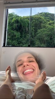 Bruna Linzmeyer feet photo thumbnail