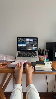 Bruna Linzmeyer feet photo thumbnail