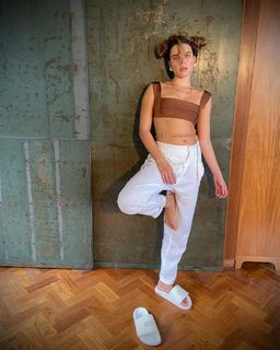 Bruna Linzmeyer feet photo thumbnail