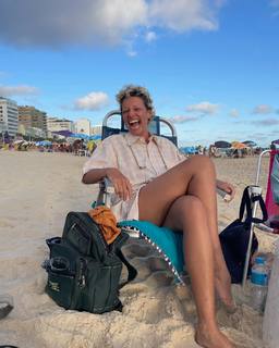 Bruna Linzmeyer feet photo thumbnail