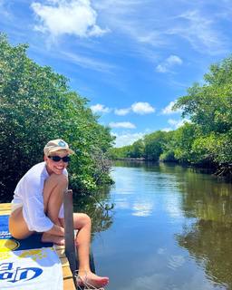 Bruna Linzmeyer feet photo thumbnail