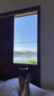 Bruna Linzmeyer feet photo thumbnail