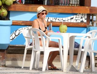 Bruna Linzmeyer feet photo thumbnail