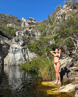 Bruna Linzmeyer feet photo thumbnail