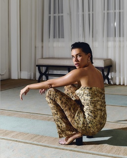 Bruna Linzmeyer feet photo thumbnail