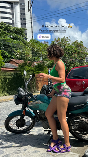 Bruna Linzmeyer feet photo thumbnail