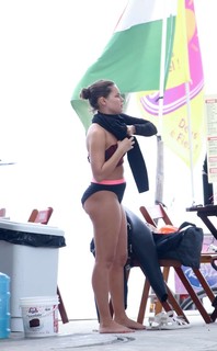 Bruna Linzmeyer feet photo thumbnail