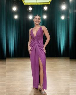 Bruna Linzmeyer feet photo thumbnail