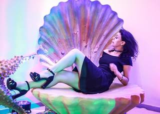 Bruna Louise feet photo 10