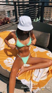 Bruna Lírio feet photo 10