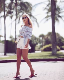 Bruna Manzon feet photo 2