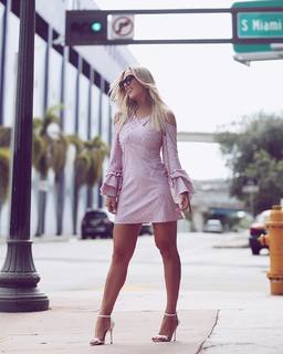 Bruna Manzon feet photo 1