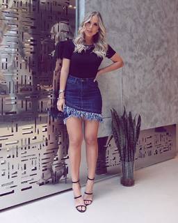 Bruna Manzon feet photo 2