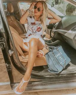 Bruna Manzon feet photo 14