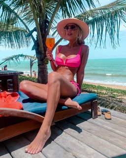 Bruna Manzon feet photo 9