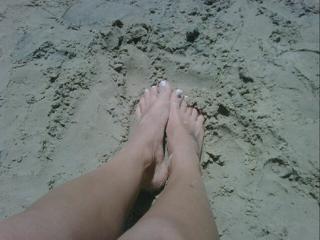 Bruna Manzon feet photo 4