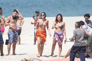 Bruna Marquezine feet photo thumbnail