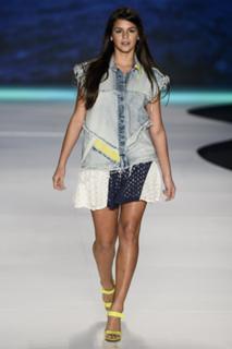 Bruna Marquezine feet photo thumbnail