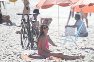 Bruna Marquezine feet photo thumbnail